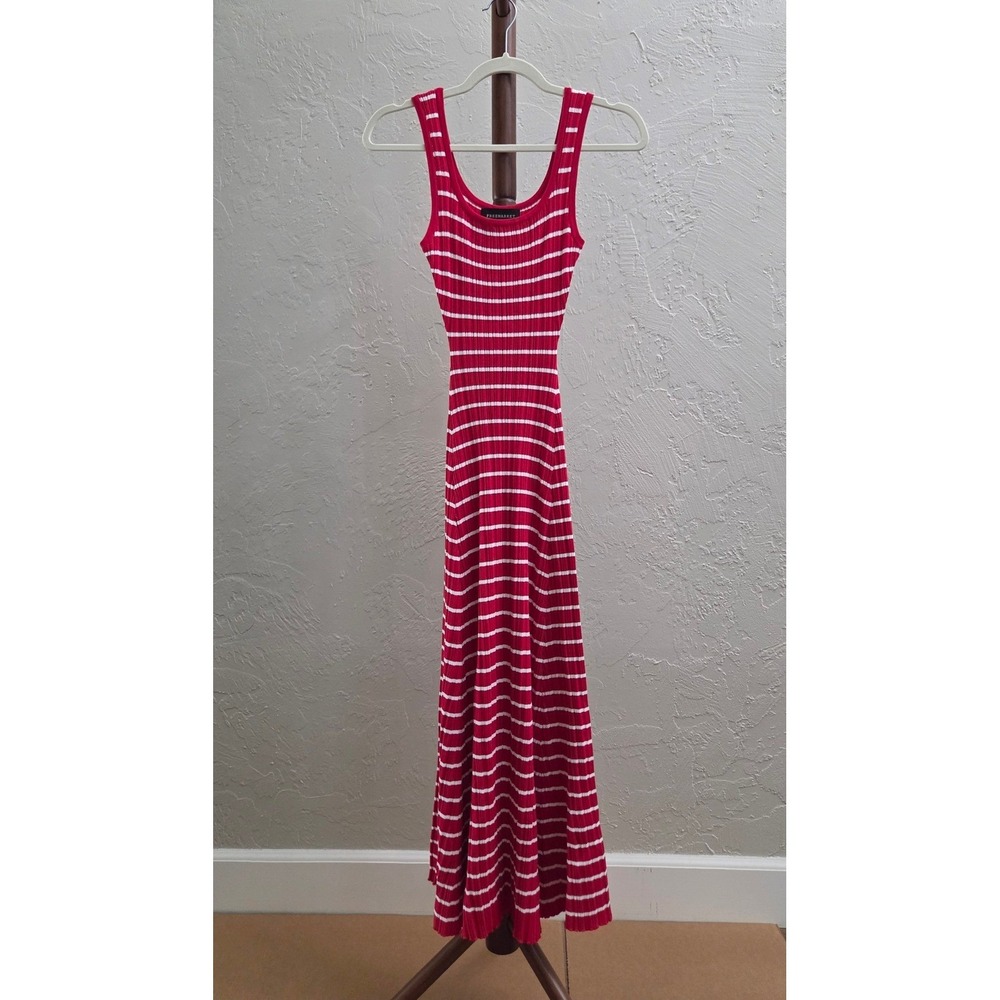 D251. Red & White Striped Ribbed Knit‎ Dress